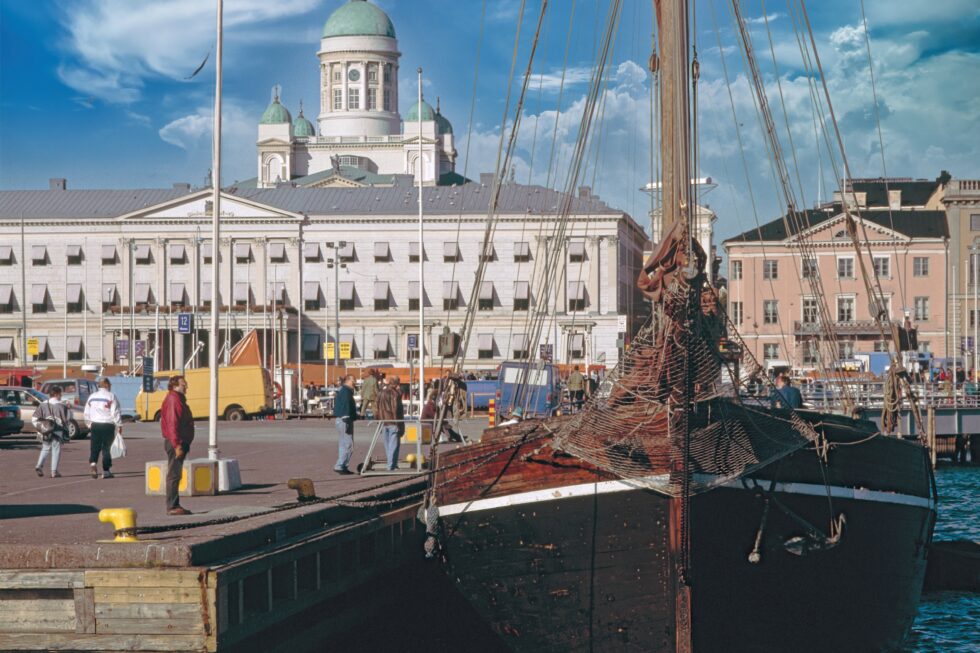 Finnland Helsinki Marktplatz Hafen Boot Dom