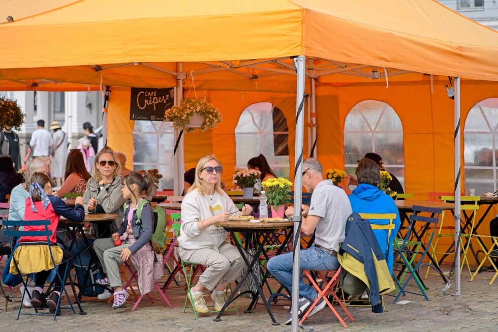 Finnland Helsinki Hafen Markt Café