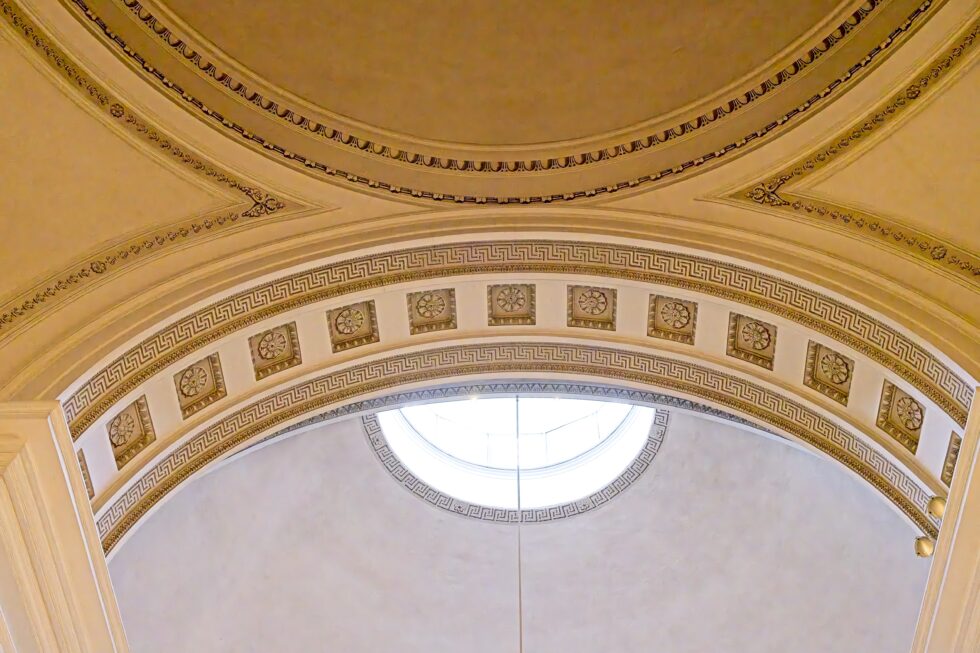 Finnland Helsinki Kirche Dom Kirchenraum Decke Dekoration
