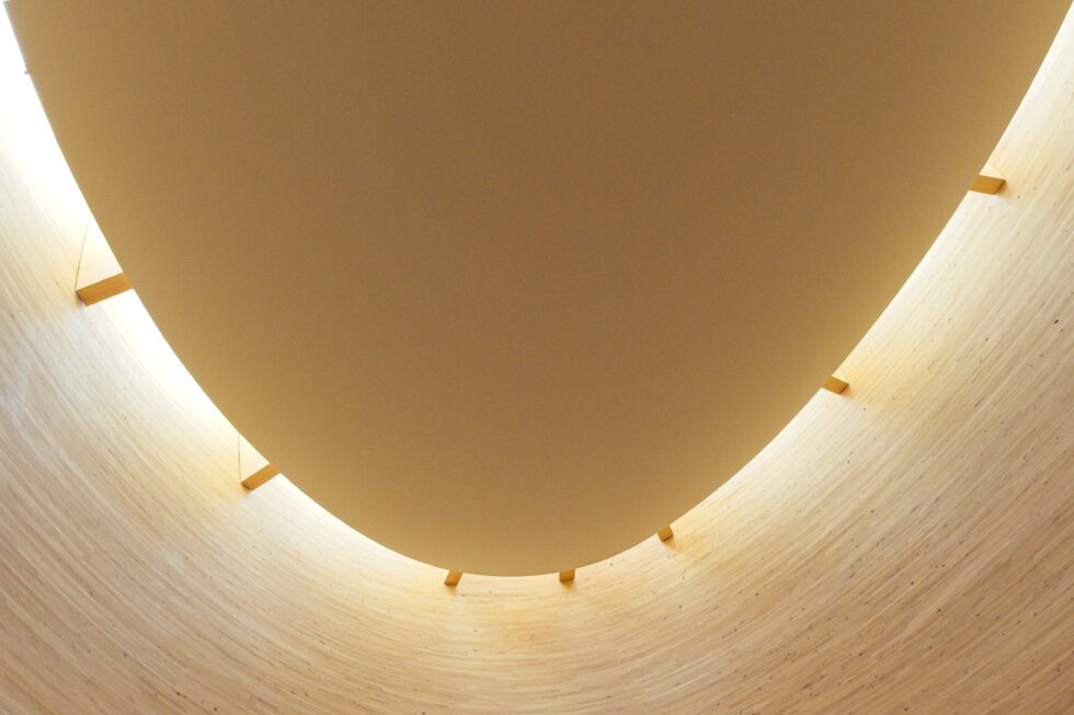 Finnland Helsinki Kirche Kamppi-Kapelle Raum der Stille Decke
