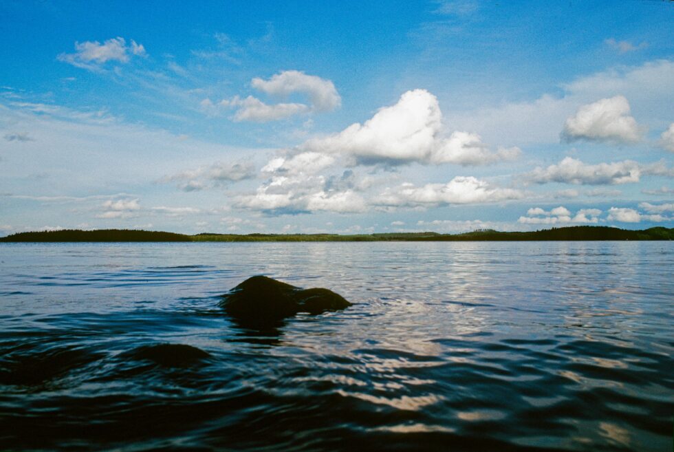Finnland Seenplatte See Wolken