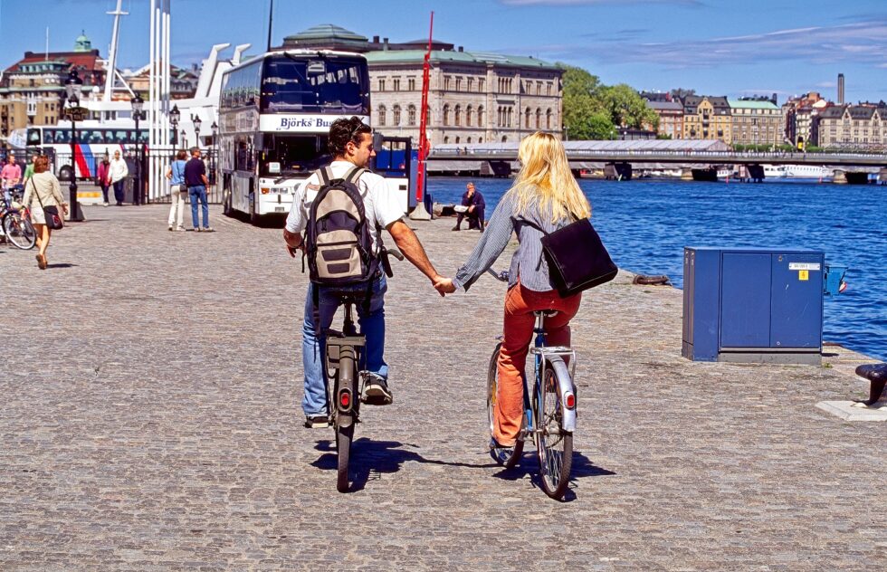 Schweden Stockholm Hafen Alter Radfahrer Paar