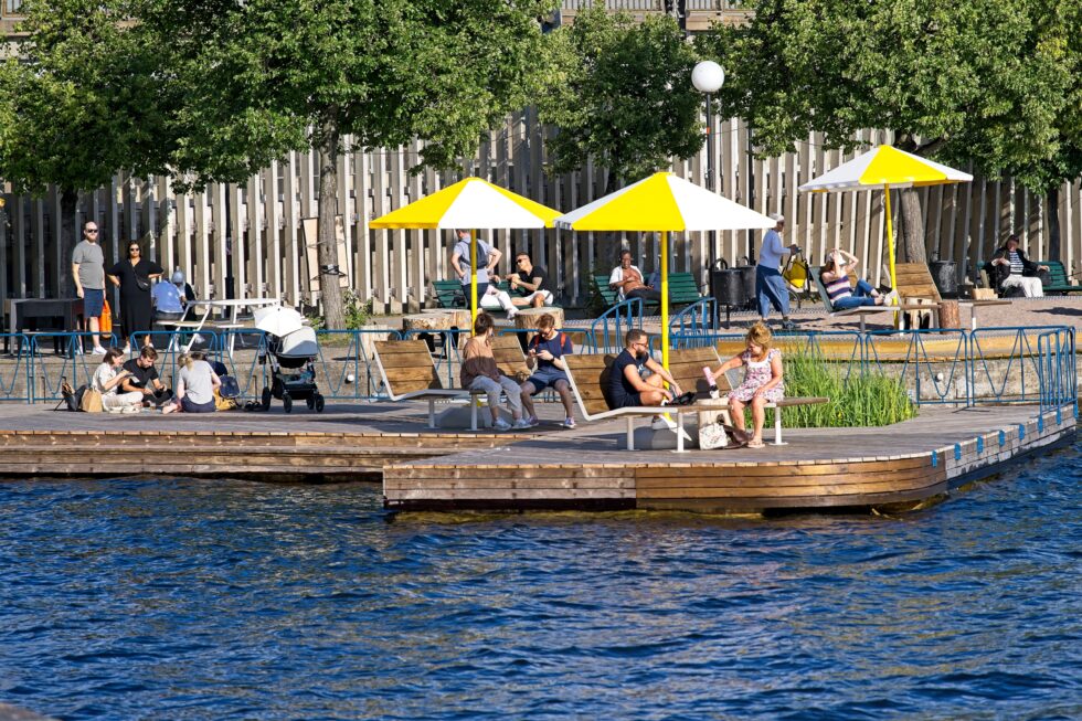 Schweden Stockholm Riddarholmen Sonnenschirme
