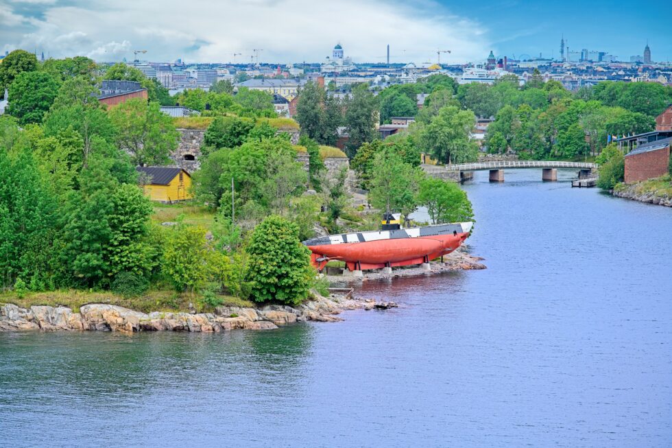 FI Helsinki Schären Schiff Fähre Silja Serenade Suomenlinna U-Boot Vesikko 2400668