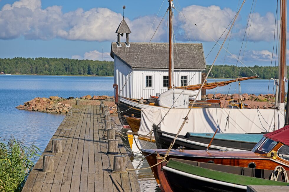 Finnland Aland Mariehamn Sjökvarteret Segelboot Matrosenkapelle