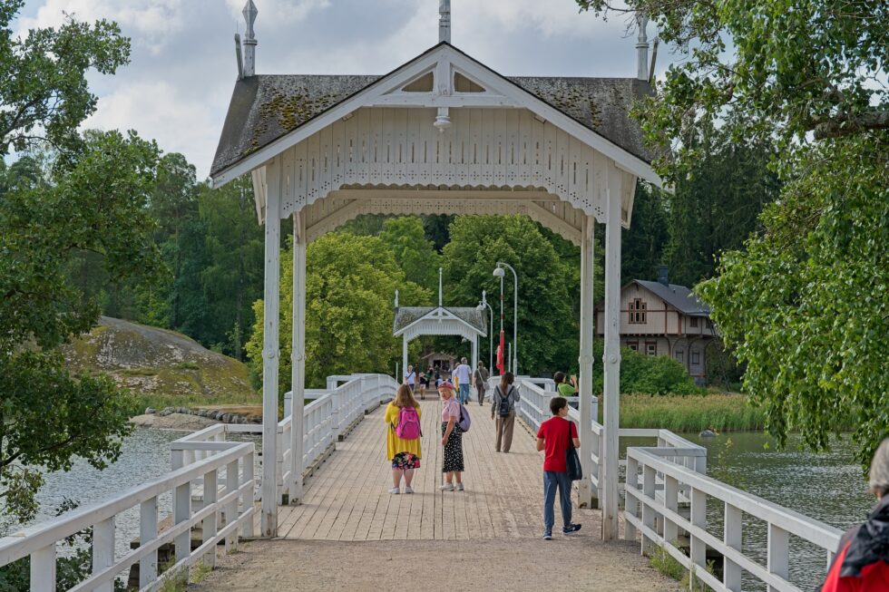 Finnland Helsinki Seurasaari Brücke Eingang